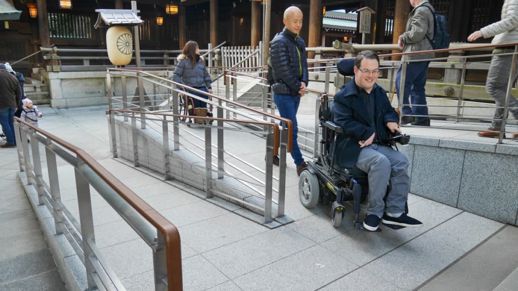 Josh Grisdale checks
out the new ramp at
Meiji Jingu.