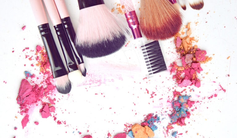 cosmetic brushes and powders