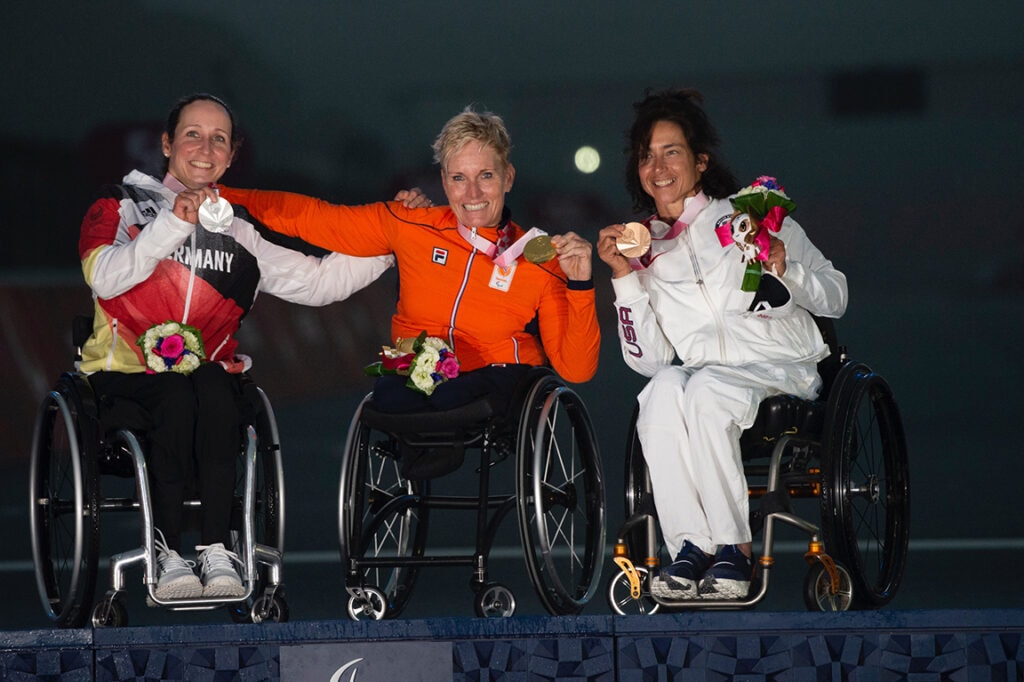 Alicia Dana shows off her bronze medal alongside the gold and silver winners.