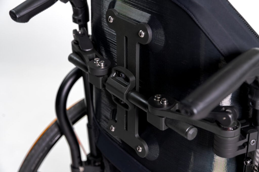 close up of the mounting hardware on the Bondar backrest,